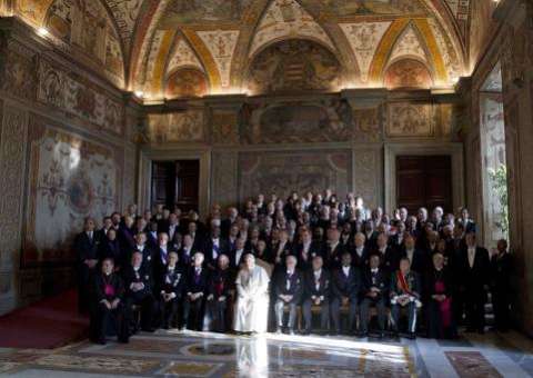 Papa condena o aborto e o crime do tráfico humano