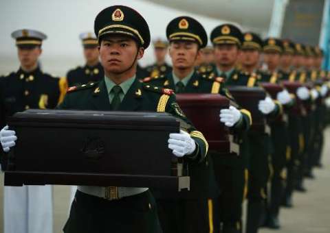 Seul devolve a Pequim urnas de 437 soldados mortos na Guerra da Coreia