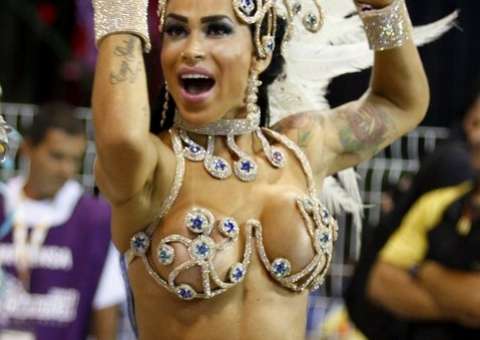 Depois de SP, mulher de Alexandre Frota exibe atributos no Carnaval do Rio