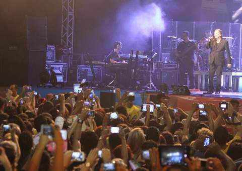 Fabio Jr. leva 26 mil fãs à festa  de aniversário de Manaus