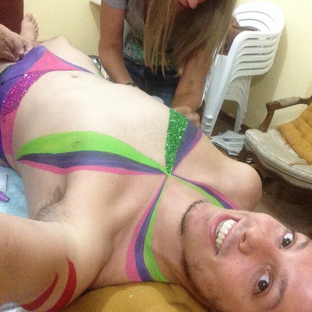 Fábio Porchat se pinta de Globeleza e dispara: "Um sonho"