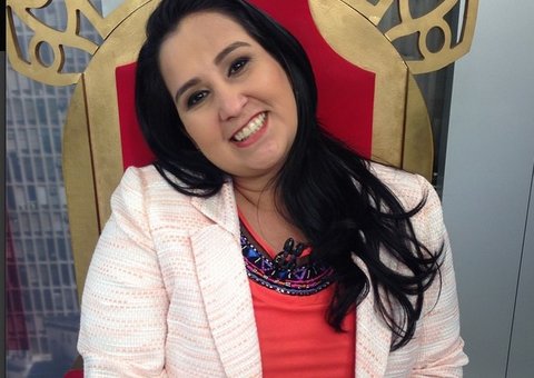  Fabíola Gadelha renova contrato com a Record e salário quadruplica