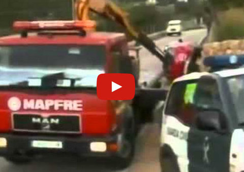 Suposto fantasma é visto saindo de carro momentos antes de ser guinchado após acidente fatal  