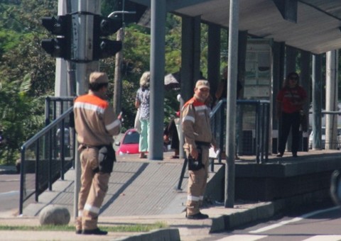 64 multas foram registradas na faixa azul nas primeiras horas do dia