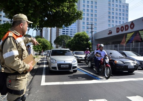 Manaustrans inicia fiscalização na Faixa Azul da avenida Mário Ypiranga