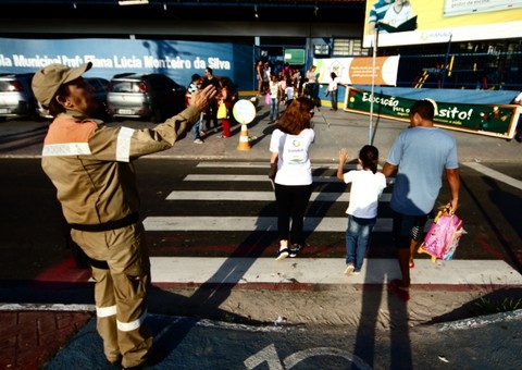 Manaustrans reúne alunos para reflexão sobre trânsito