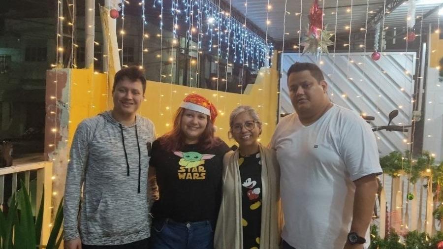 Advogado faz relato após perder irmãos para Covid: '59º na lista de espera'