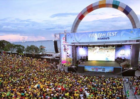 Veja a emoção do Hino Nacional na Fan Fest Manaus