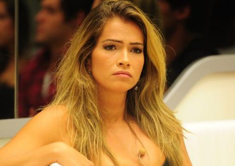 Após desabafo de Fani, Globo esclarece o porquê suspendeu os remédios da sister no BBB13