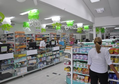 Aprovado projeto que obriga presença de farmacêuticos nas drogarias