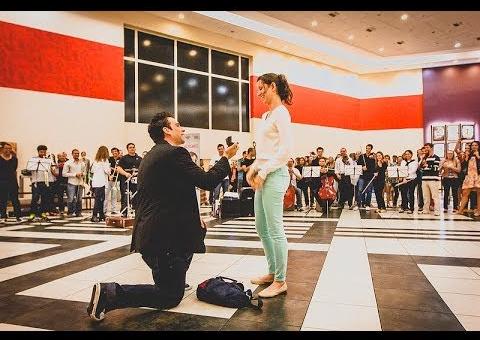 Pedido de Casamento emocionante no Cinema. Confira Vídeo