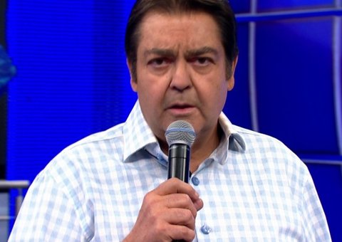 Faustão dá bronca e ameaça demitir bailarinas barraqueiras