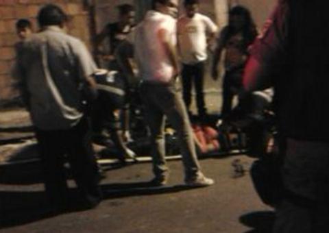 Mototaxista perde controle e derruba passageira