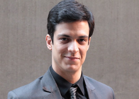 Félix consegue provas contra César e promete desmascarar o pai