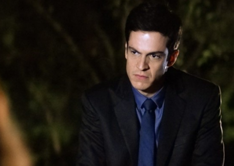 Félix leva chifre da mulher com o mordomo