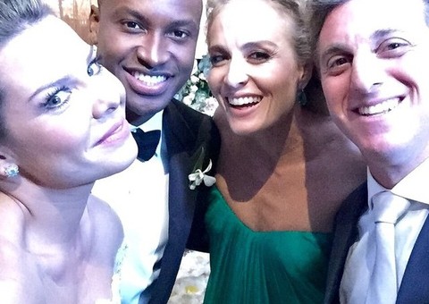 Padre comenta imagem de Jesus vista por Fernanda Souza em foto