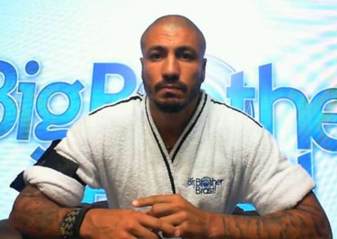 BBB15: Fernando insinua que irá assumir Amanda. 'Partir para a mudança'