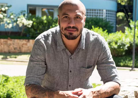 Fernando comenta sobre supostas fotos íntimas que vazaram na web: "Acho que não sou eu"