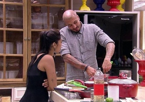 BBB15: Preocupado com opinião da 'sogra', Fernando propõe voto de castidade: "Isso é demais para ela”