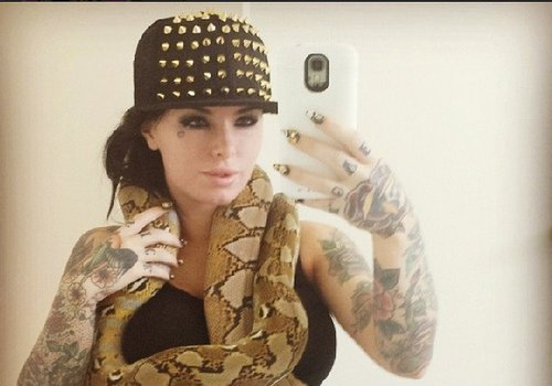 Atriz pornô é espancada em casa e corre risco de morte