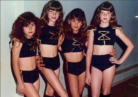 Gisele Bündchen publica foto da infância