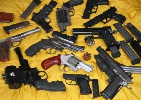 Posse de arma com registro vencido é infração administrativa, não crime