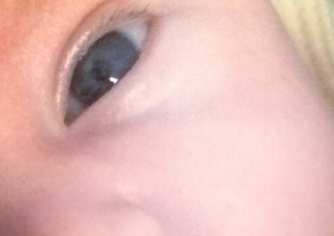 Os olhos azuis do filho de Alinne Morais