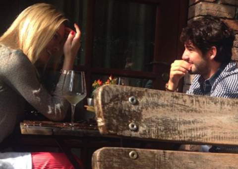 Fiorella Mattheis e Alexandre Pato são flagrados pela primeira vez juntinhos