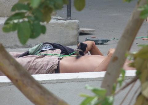 Homem tenta furtar fios e  morre  eletrocutado em Manaus