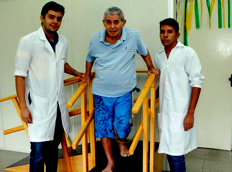 Programa "Longa Permanência" garante fisioterapia a idosos