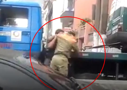 Caminhão é guinchado e motorista agride agente de trânsito  