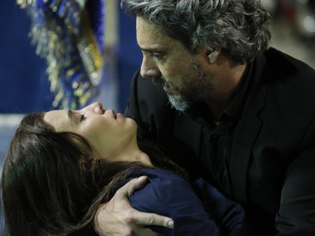 "Império": Cora morre após salvar vida de José Alfredo