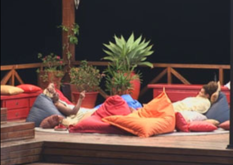 Ivo e Gominho fofocam sobre Mateus e Bárbara