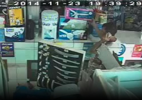 Ladrão calorento é procurado por roubar ventiladores em loja