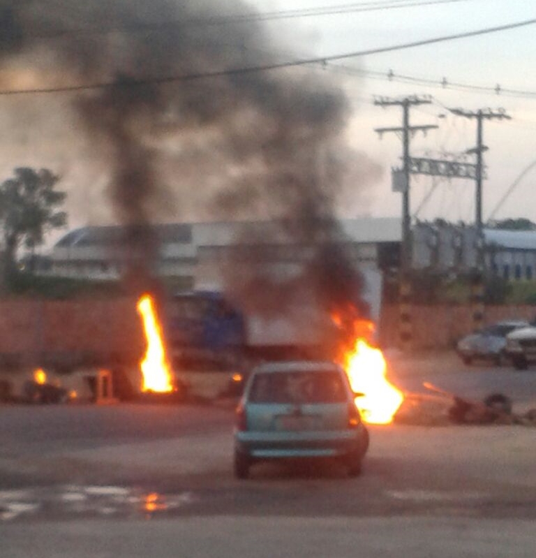 Protesto por falta de energia no Lagoa Azul interdita AM-010