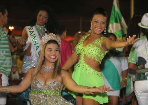 Veja prévia da festa carnavalesca no sambódromo