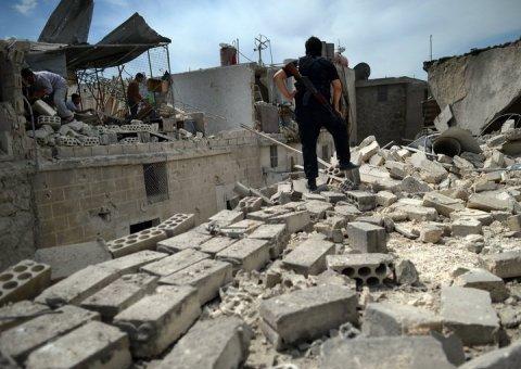 Foguete disparado pelo exército mata 12 pessoas na Síria