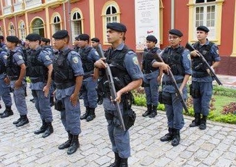 Homem é preso com drogas e munição na zona leste