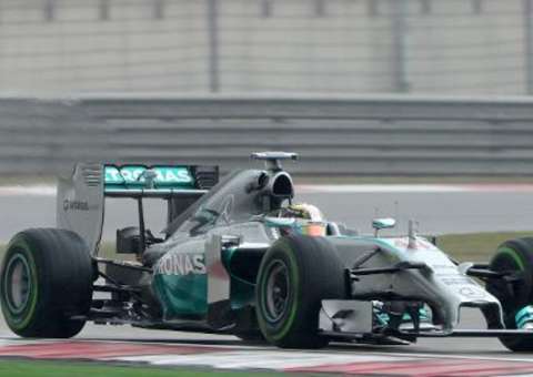 Hamilton conquista a terceira pole do ano no GP da China