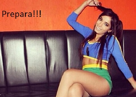 Anitta comanda trio em carnaval baiano 