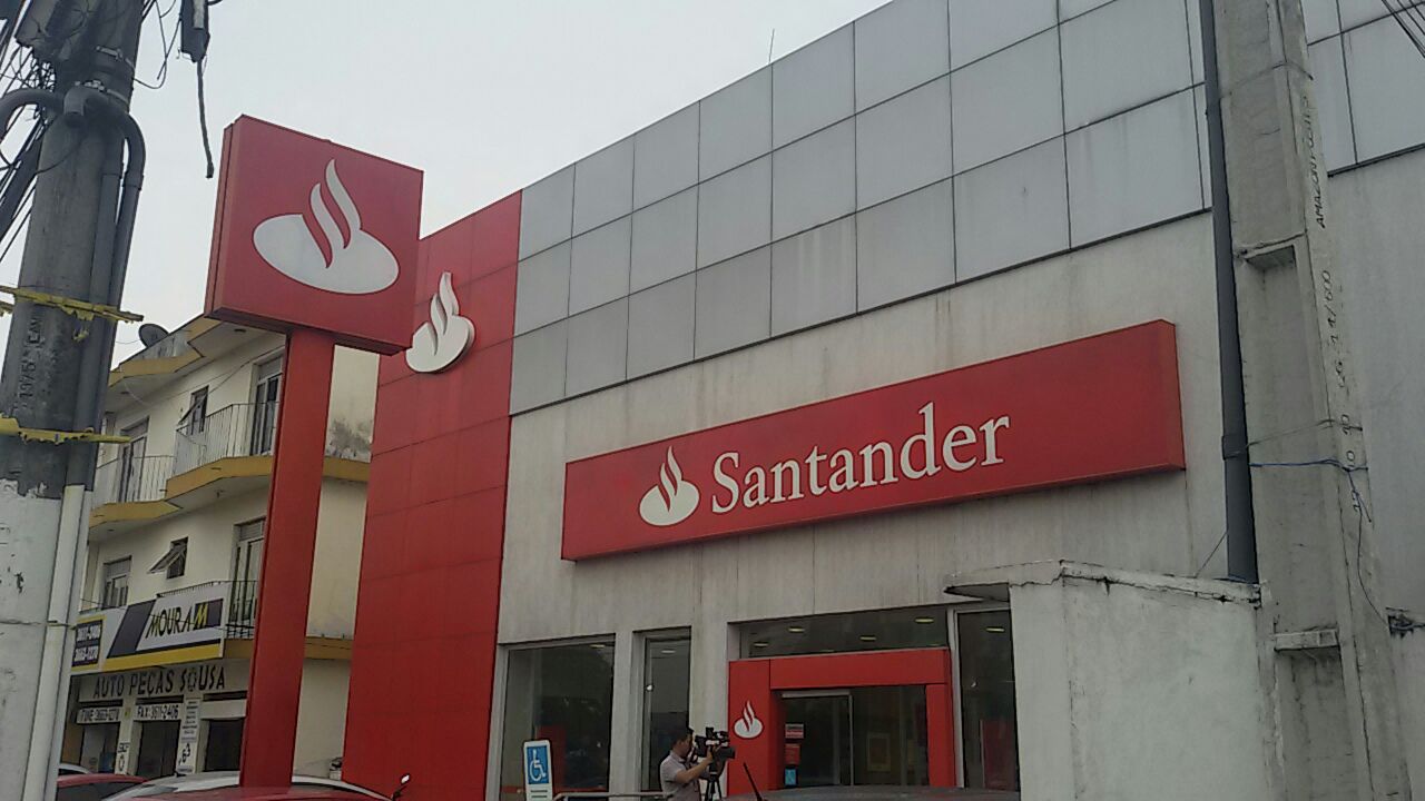 Assalto ao Santander rende R$ 80 mil