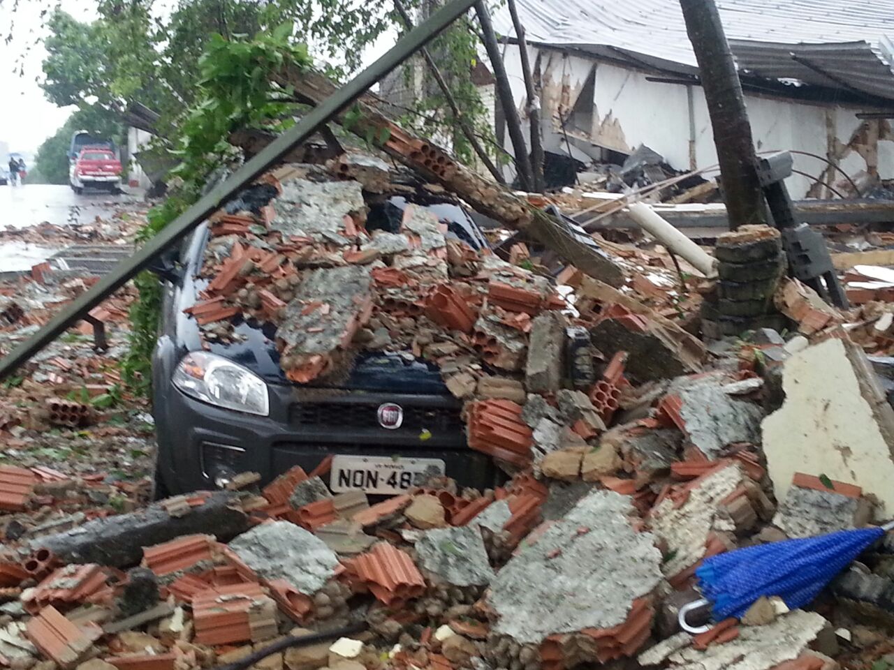 Chuva provoca desabamentos e alagações em Manaus