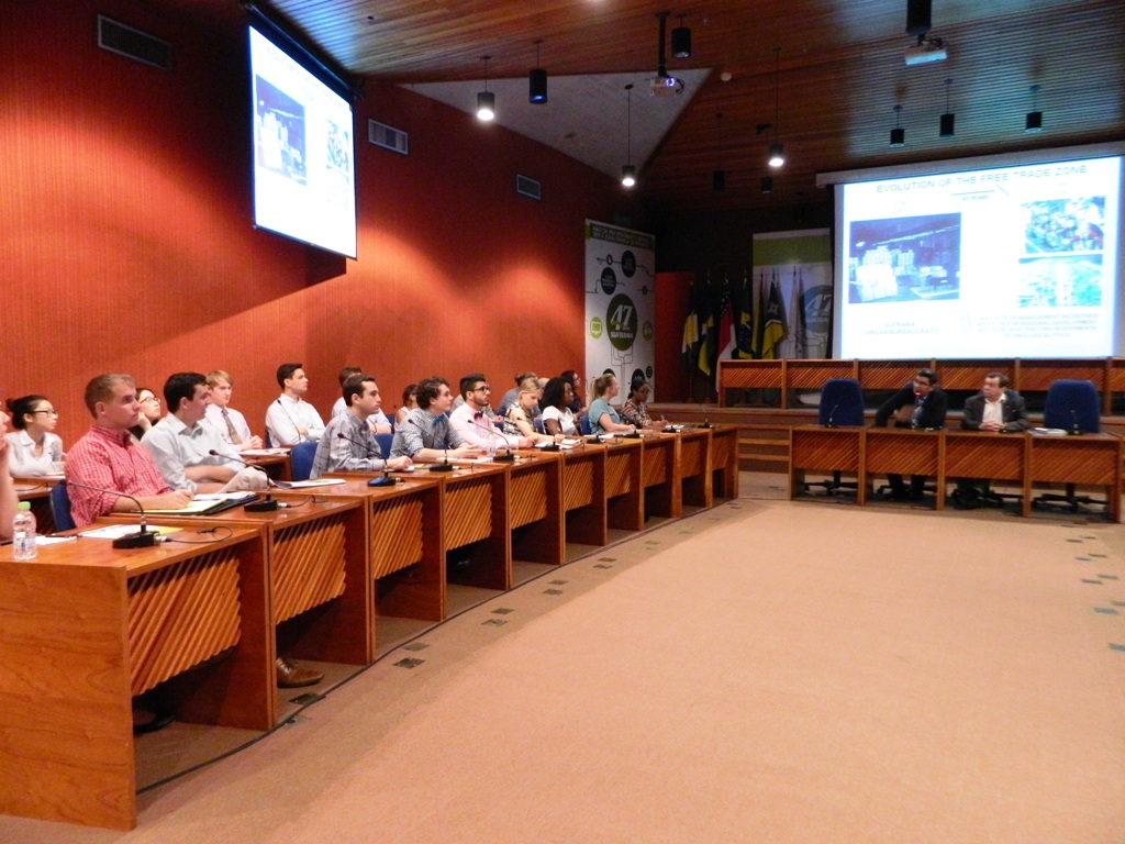 Zona Franca de Manaus desperta interesse de universitários norte-americanos