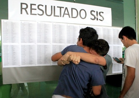 Sai o resultado do vestibular da UEA