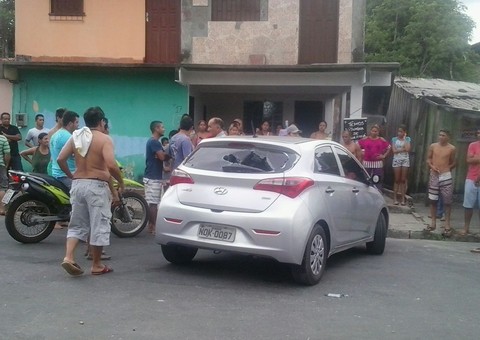 Criança de 10 anos dirige carro e atropela  mulher na Zona Leste