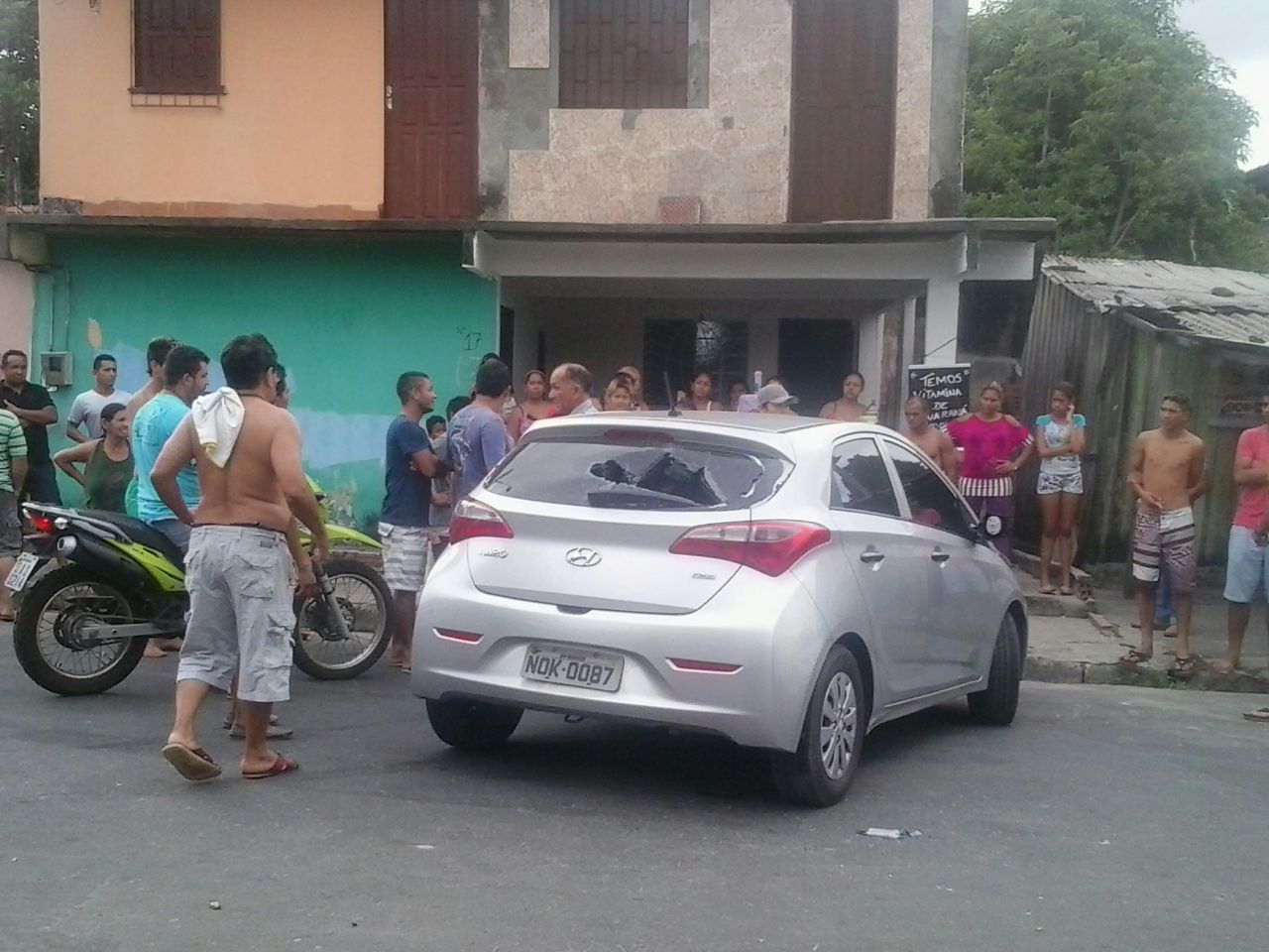 Criança de 10 anos dirige carro e atropela  mulher na Zona Leste