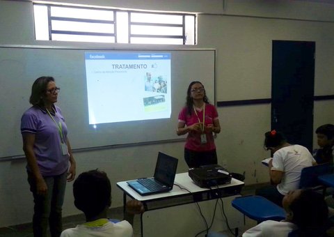 Escola Municipal Adolpho Ducke promove palestra sobre drogas