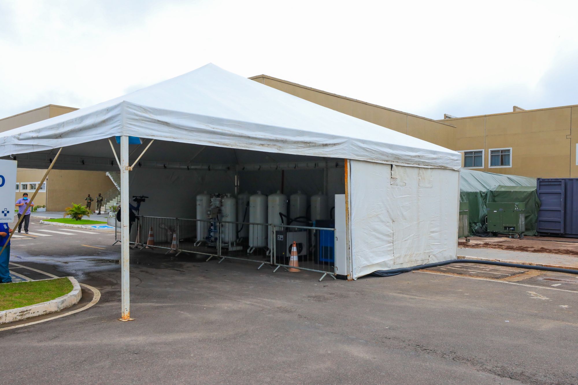 Delphina Aziz recebe instalação de duas usinas de oxigênio doadas pelo MS 