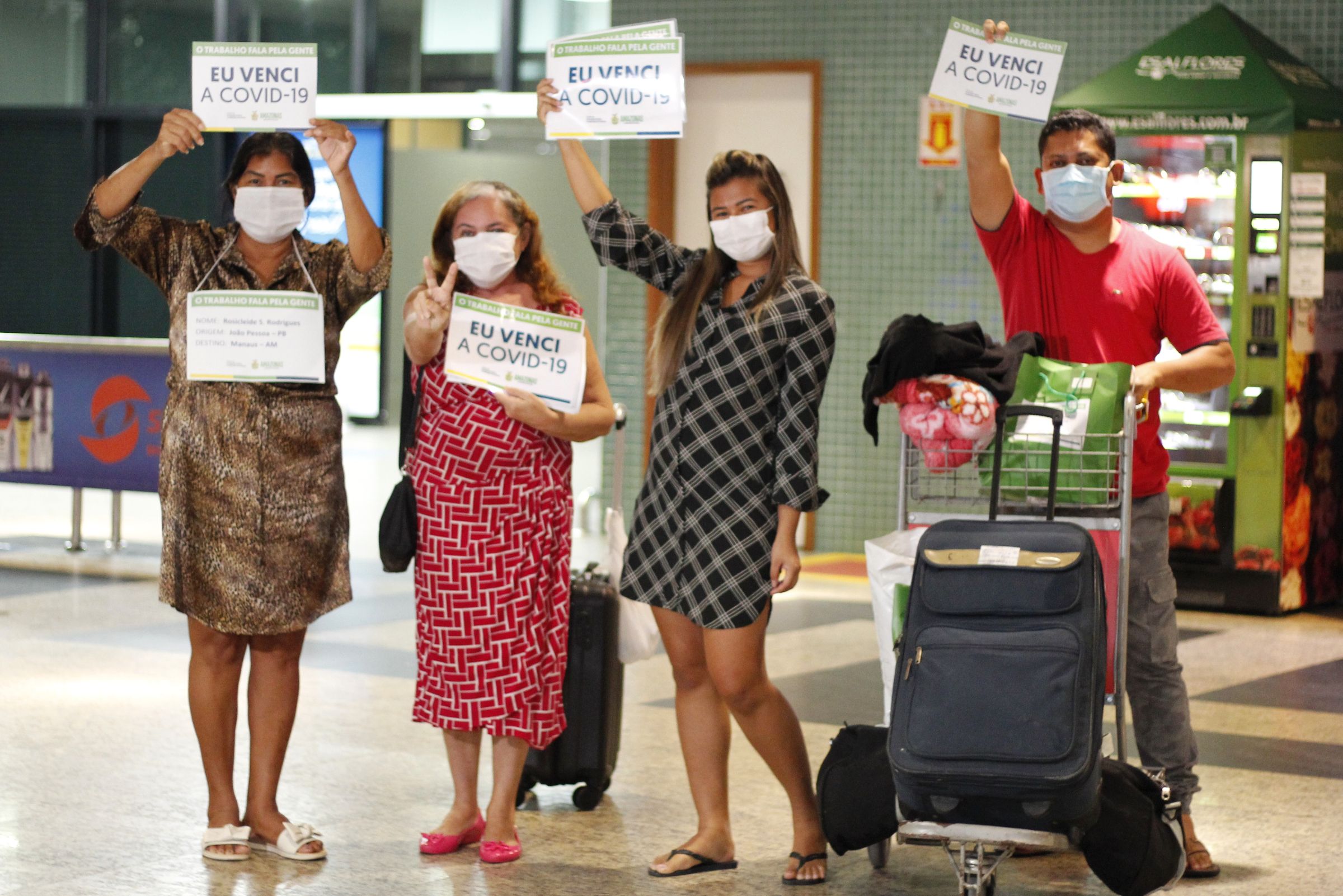 Seis pacientes retornam a Manaus após vencerem a Covid-19