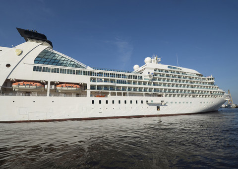 Manaus recebe transatlântico com mais de 1 mil visitantes